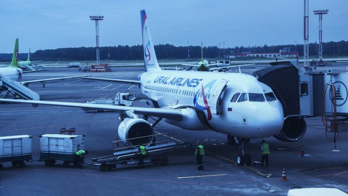 Flugzeug Ural Airlines in Domodedowo Flugzeug Ural Airlines in Domodedowo