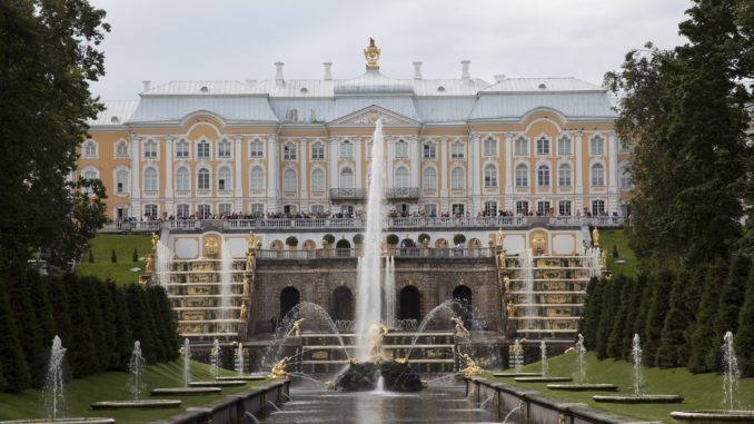 st.petersburg_peterhof_19.Mai Frühlingsanfang im Peterhof