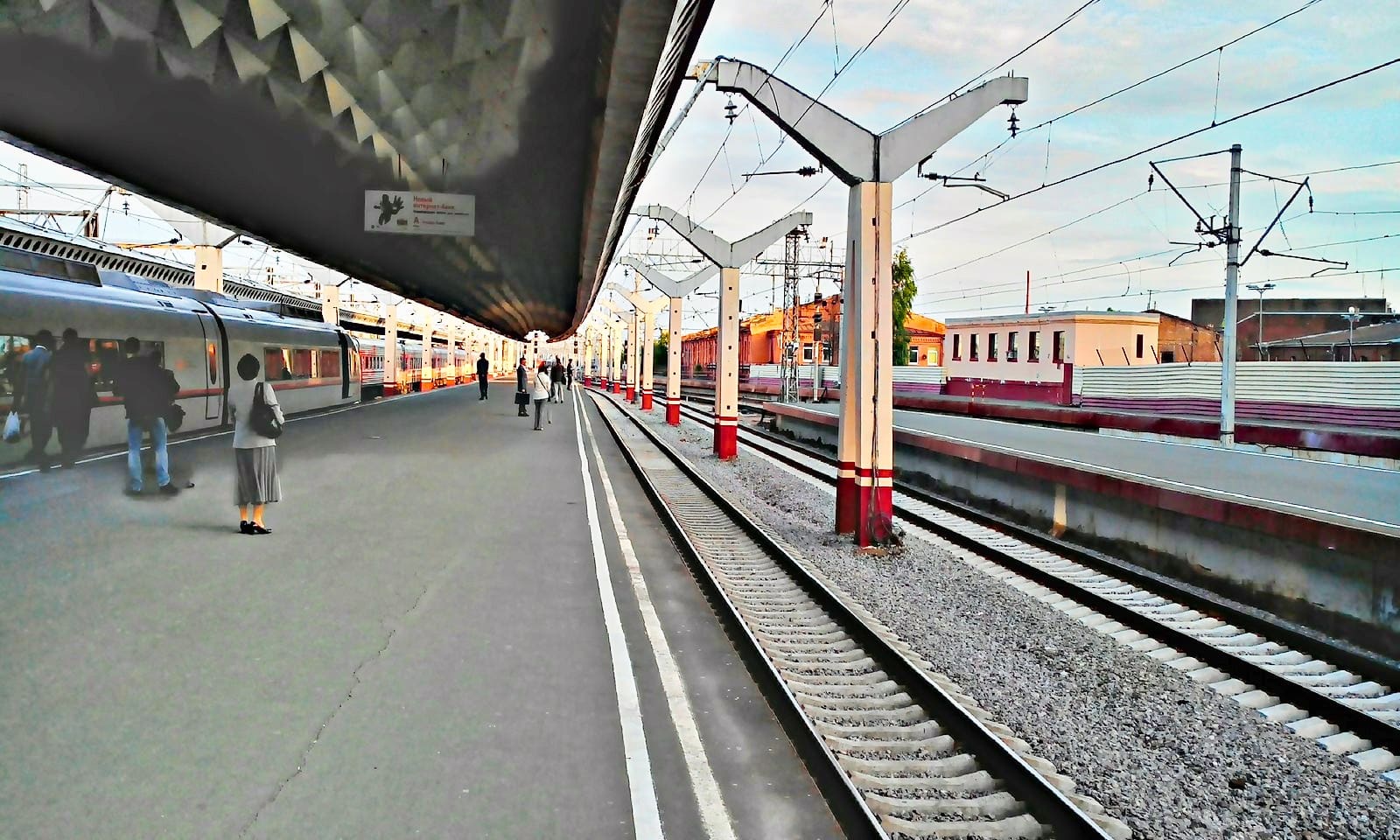 Bahnsteig Moskauer Bahnhof Sankt Petersburg / Bild: No Redeeming Value CC BY-SA 3.0