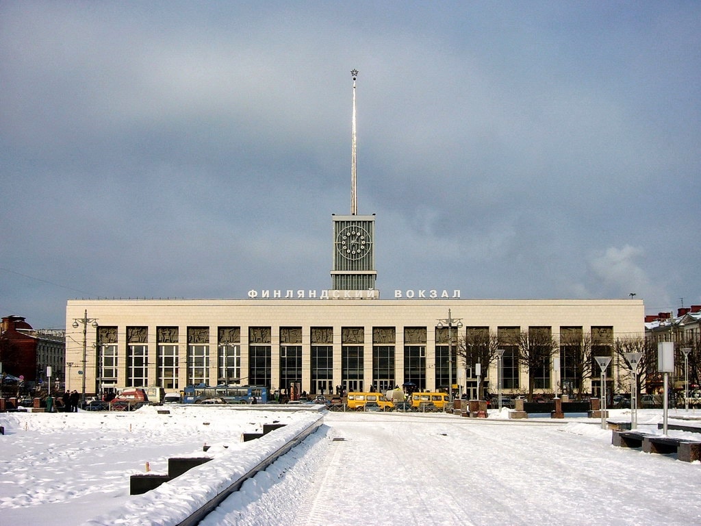 Das Bahnhofsgebäude im Winter Bild: Gemeinfrei