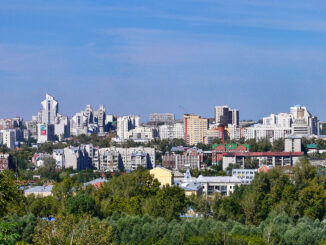 Barnaul aus der Sicht vom Nagorny Park Bild: Muad'Dib CC BY-SA 3.0