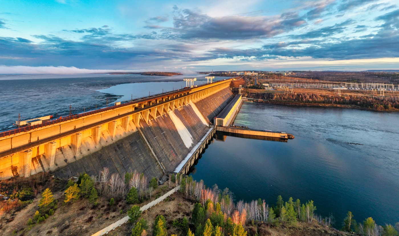 Wasserkraftwerk Bratsk ©Alexey Kharitonov / shutterstock.com